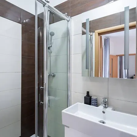 Apartment Charming Spacious In Prag