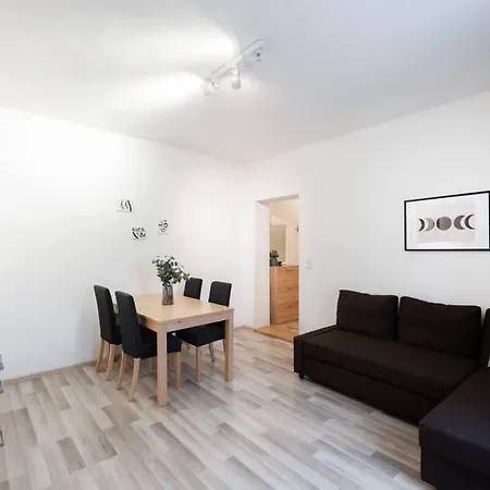 Charming Spacious In Apartment *