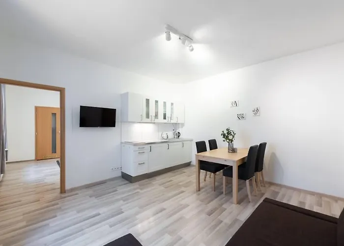 Charming Spacious In Прага