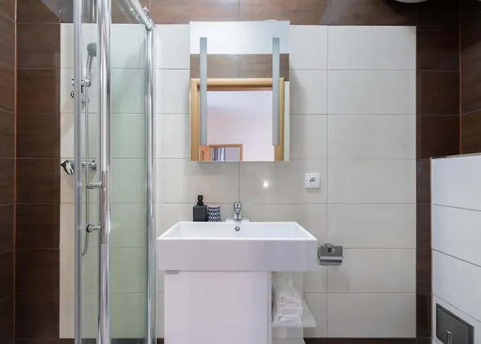 Апартаменты Charming Spacious In