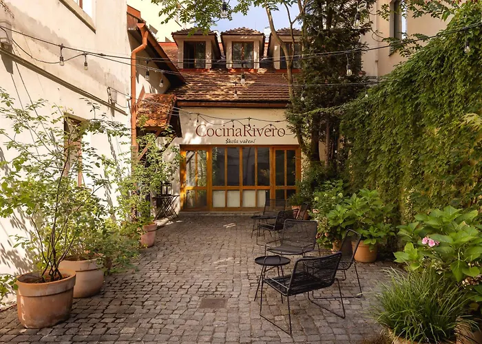 Charming Spacious In Prag